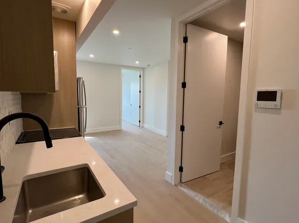 102 East 53rd Street image 1 of 8