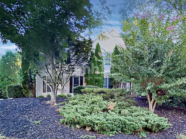 815 Hillcrest Ln, Woodstock, GA 30189