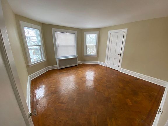 5th image of 12 Putnam Ave