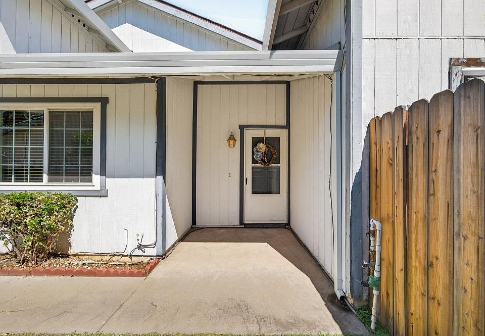 1st image of 9353 Aizenberg Cir