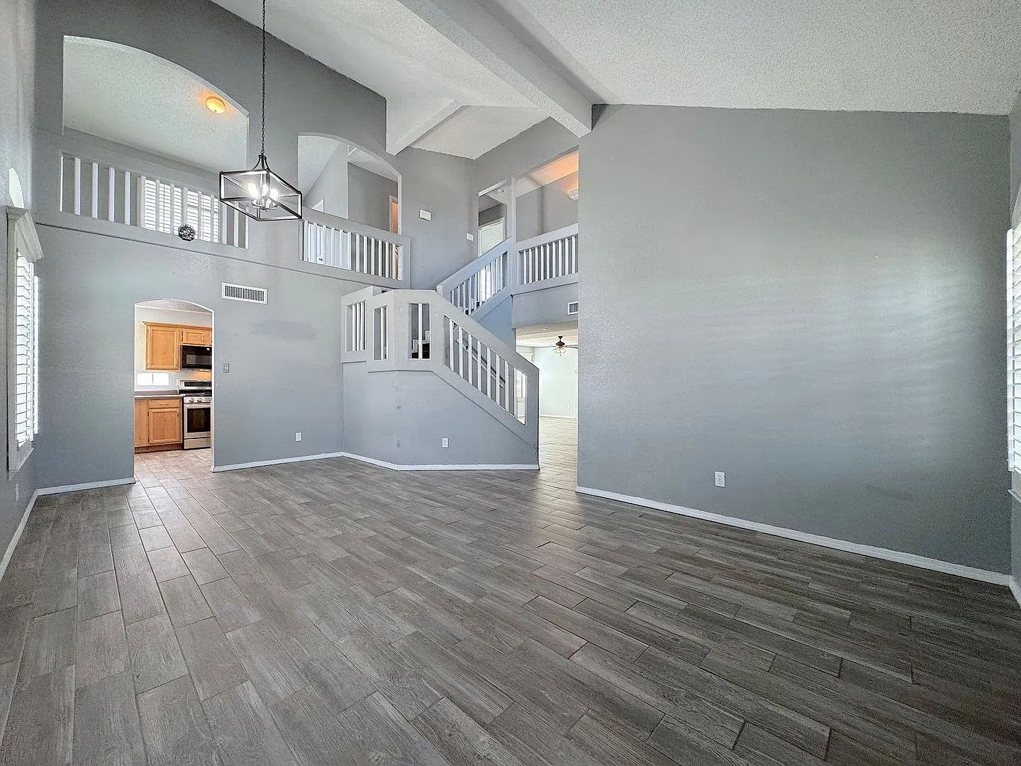 Refrig A/C 3bed/3bath with bonus Loft and Balcony! — Photo 3