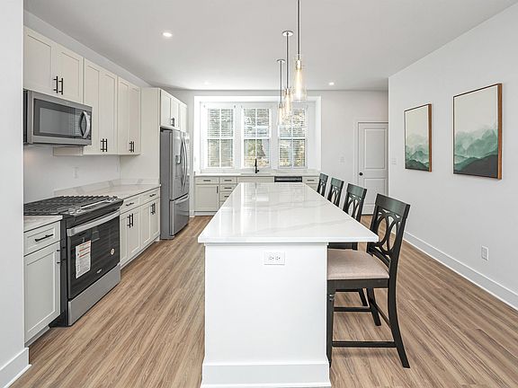 5th image of 2444 18th St #2444