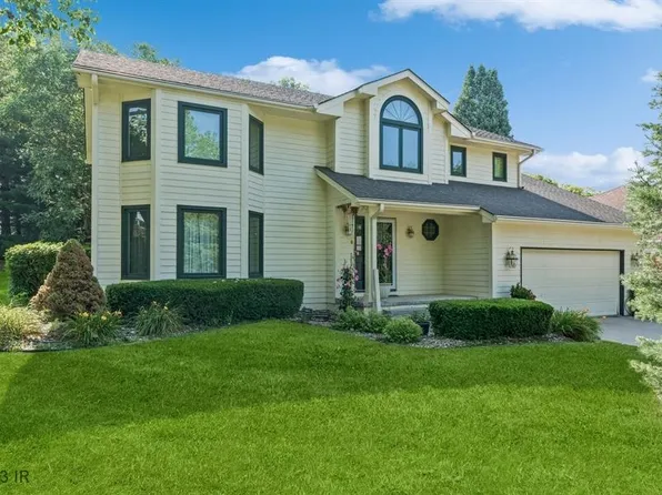 3201 Southern Woods Dr, Des Moines, IA 50321