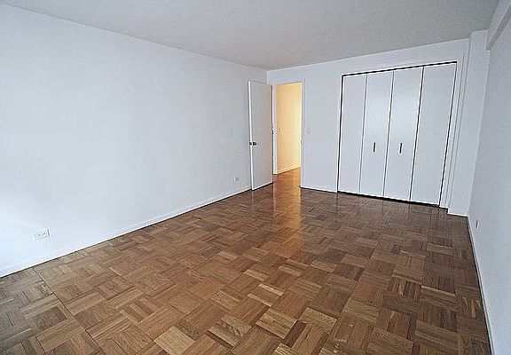 5th image of 320 E 58th St APT 11C