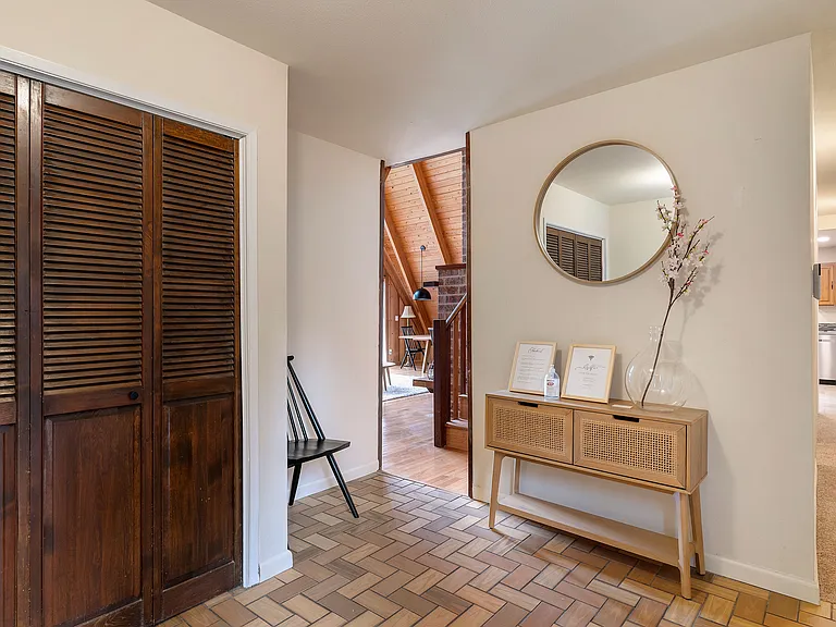 Lakeview Way NW — Photo 8