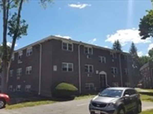 381 Hildreth St APT 208, Lowell, MA 01850