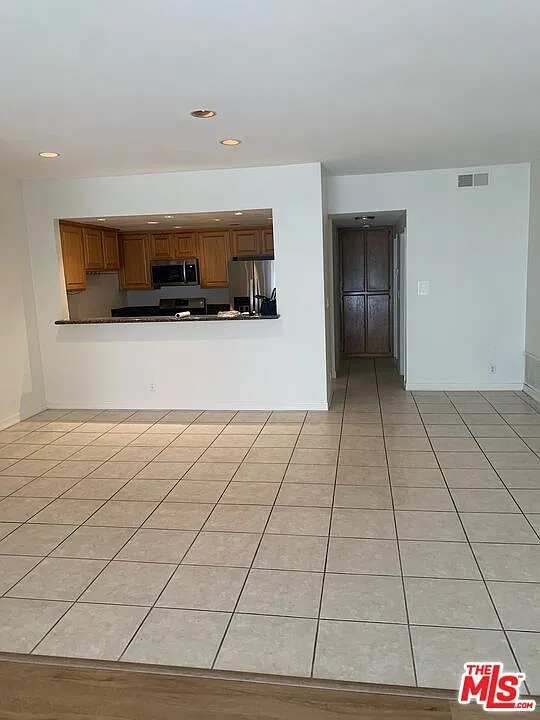 3 bed, 2.0 bath, 1839 sqft, $4,500 — Photo 3