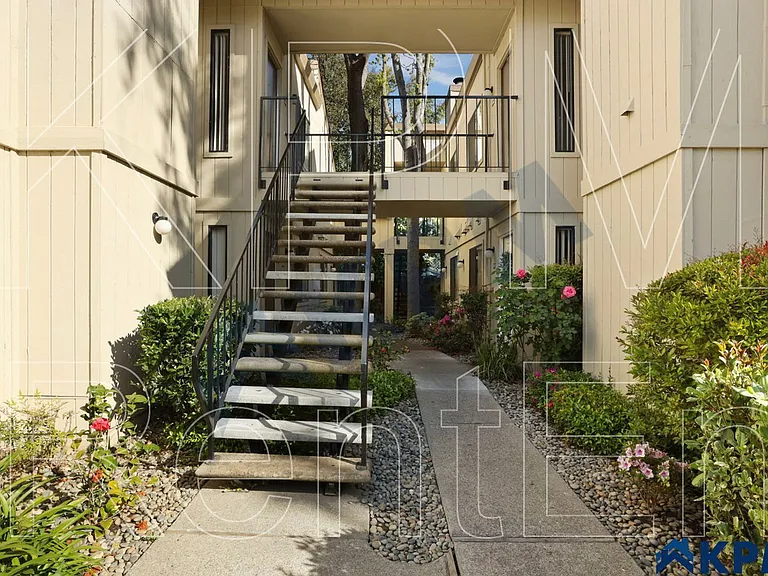 Stamford Court Apartments — Photo 1