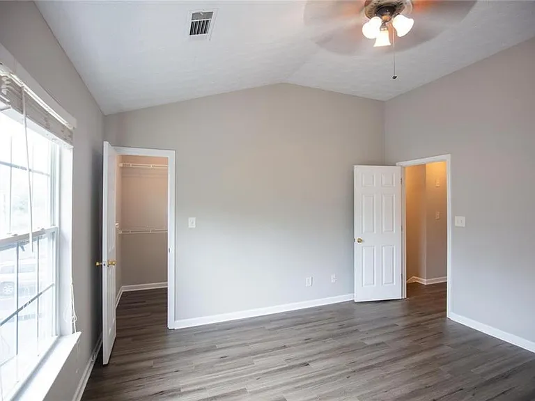 649 Kenridge Dr — Photo 22