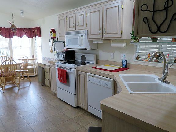 Kitchen-all appliances stay