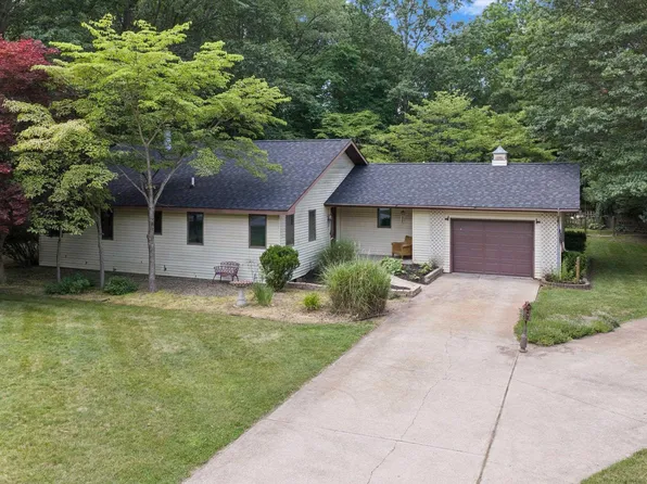 51565 Maplewood Dr, Elkhart, IN 46514