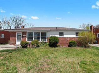 36904 Pinewood Rd, Wayne, MI 48184