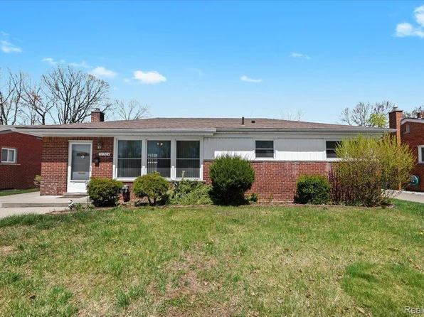 36904 Pinewood Rd, Wayne, MI 48184