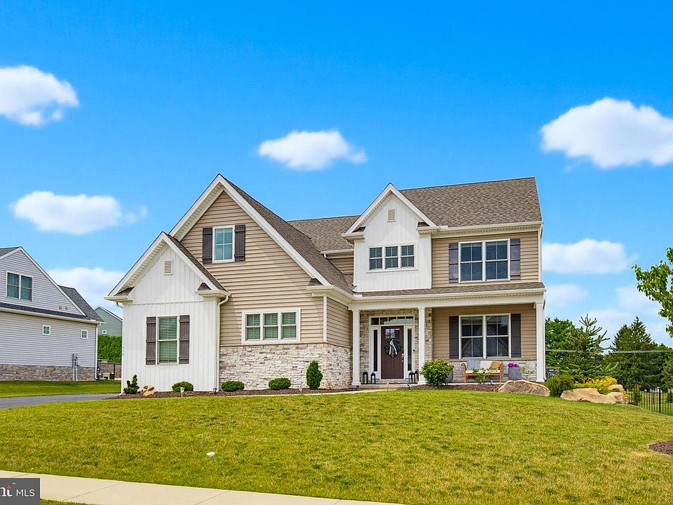 1st image of 719 Oxford Dr