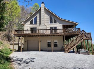 390 Peacock Ln, Burnsville, NC 28714