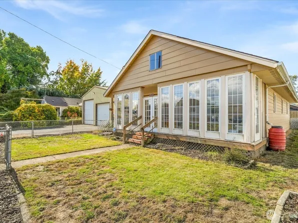 913 S 3rd Avenue, Kelso, WA 98626