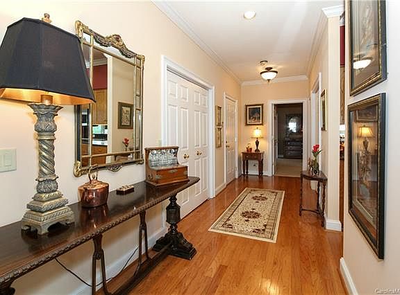4th image of 701 Lake Club Dr