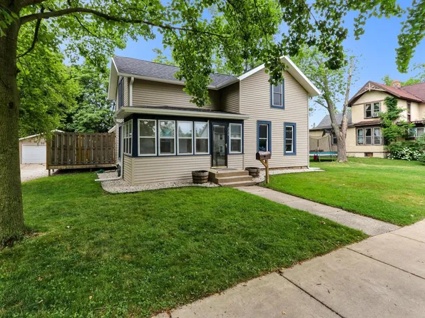 220 North Washington STREET, Elkhorn, WI 53121