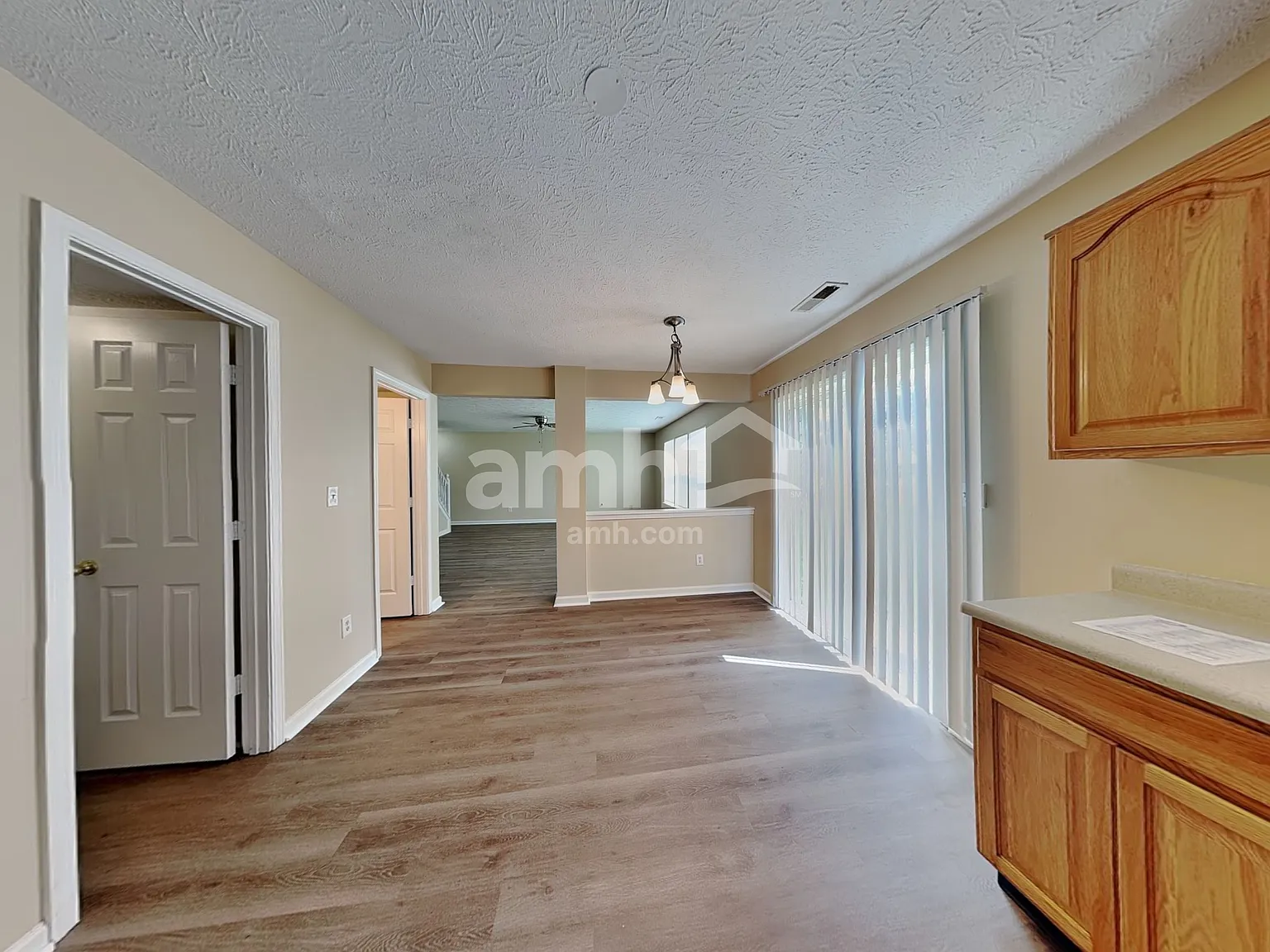 3 bed, 2.5 bath, 2275 sqft, $2,275 — Photo 4