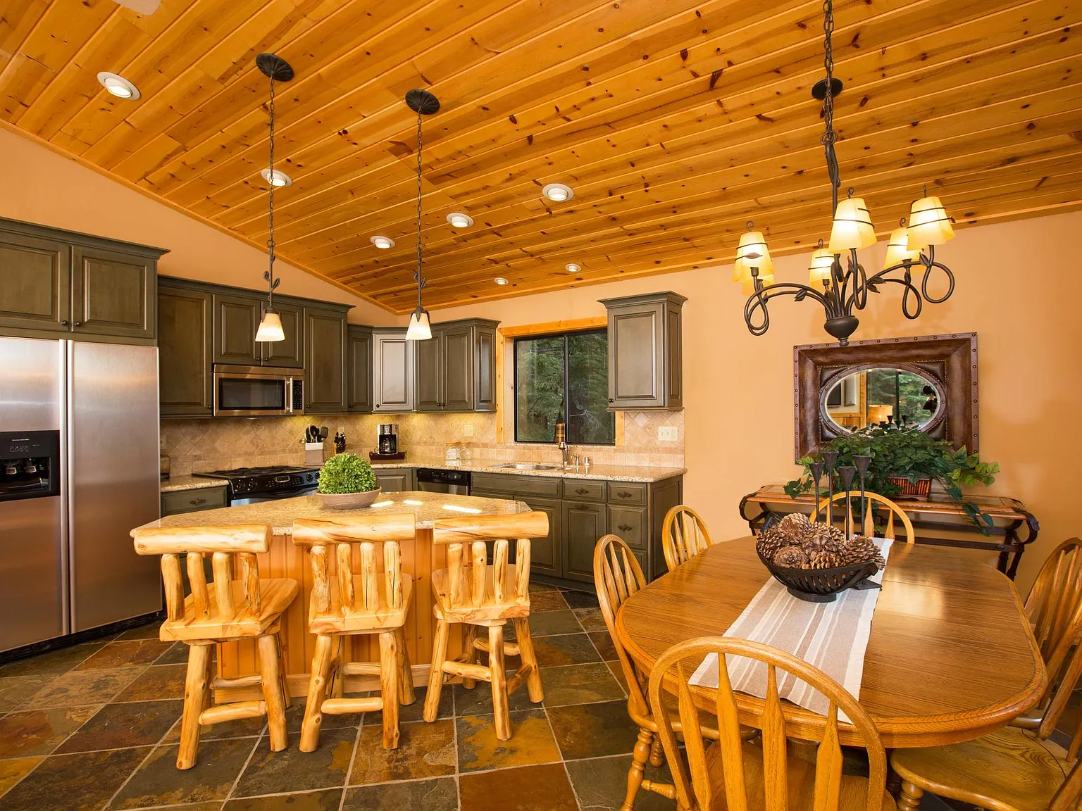 3 bed, 1500 sqft, $5,600 — Photo 2