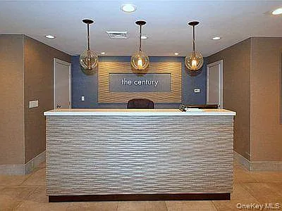 100 Cuttermill Rd #4V — Photo 3