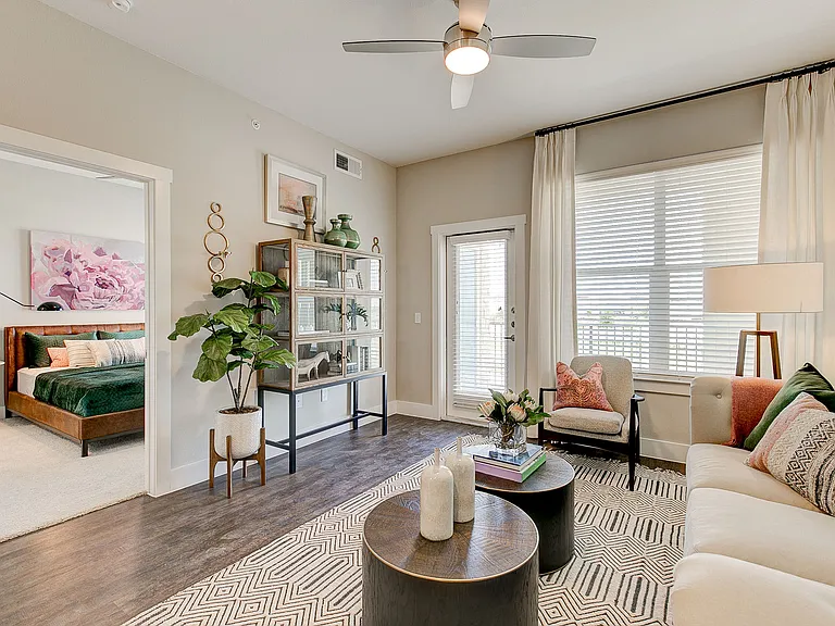 35 West at Champions Circle Apartments — Photo 8