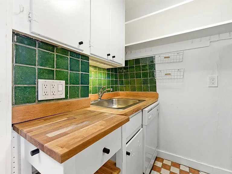 49 Brimmer St #9 — Photo 6