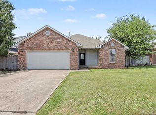 944 N Windermere Dr, Moore, OK 73160