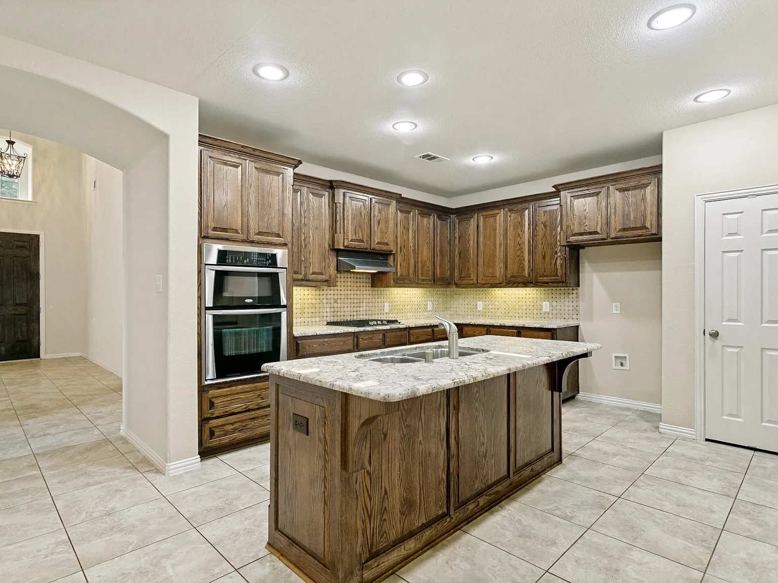 4 bed, 3272 sqft, $3,600 — Photo 4