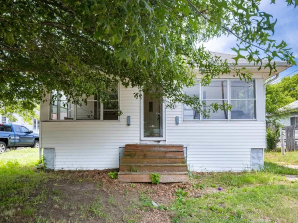 211 Minch St, South Pekin, IL 61564