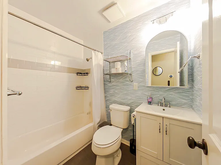 1117 Eisenhower Dr — Photo 18