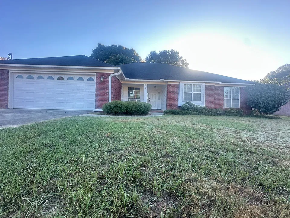 7 Stratford Ln