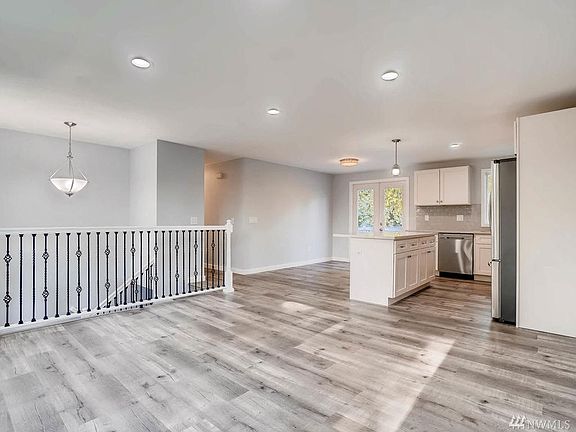 3rd image of 12543 19th Ave NE