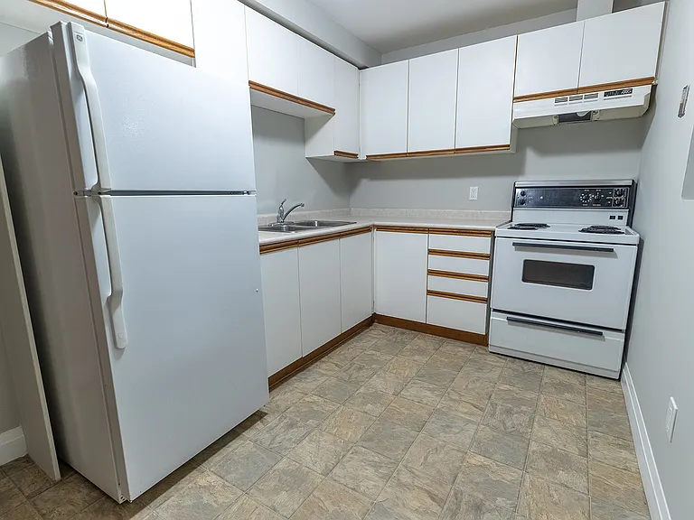 575 Lake St — Photo 2