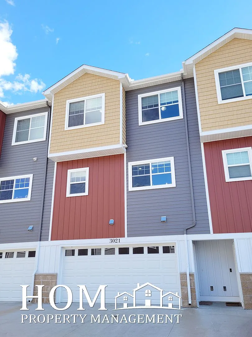 Modern 4BR/2.5BA Townhome Available 8/1 — Photo 1