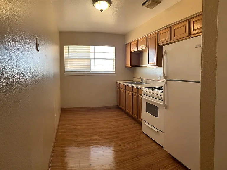 3525 Sheridan St #12 — Photo 6
