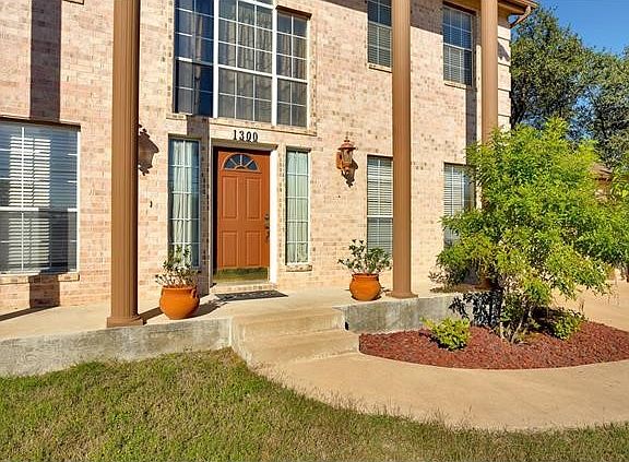 2nd image of 1300 N Cuernavaca Dr