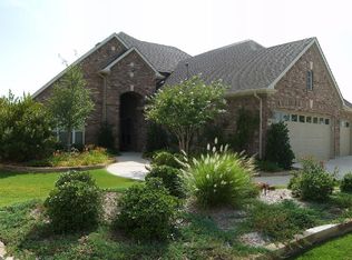 9949 Grandview Dr, Denton, TX 76207
