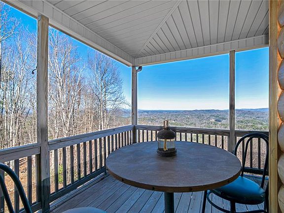 5th image of 658 Green Point Ln