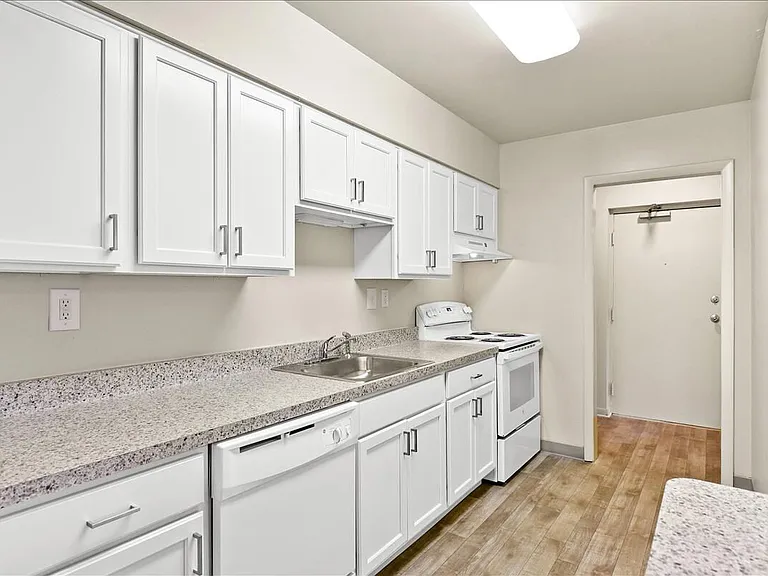Parkwood Apartments — Photo 51