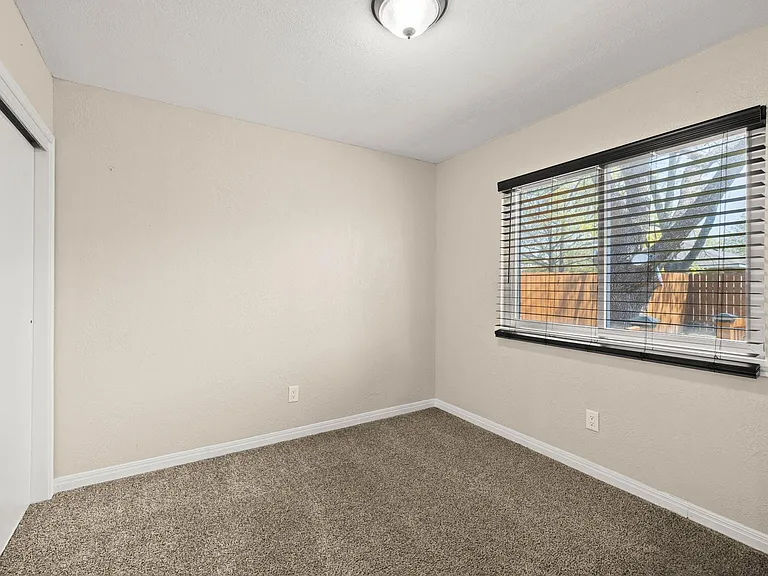 820 Mica Ln — Photo 21