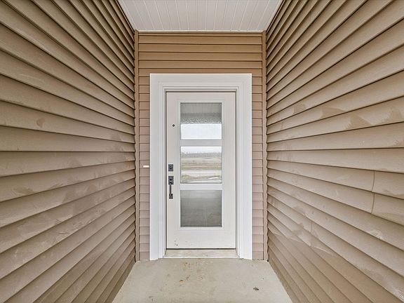 3rd image of 3902 Bay Cir