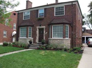 370 Fisher Rd, Grosse Pointe, MI 48236