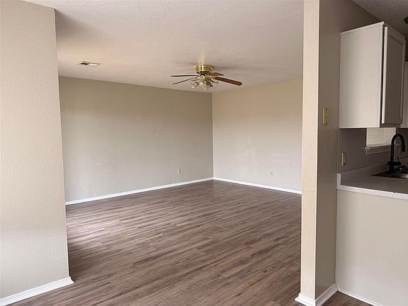 4th image of 209 E B Ave