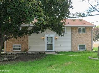 141 Oxford Rd, Bolingbrook, IL 60440