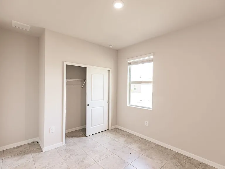 4243 NE 17th Ave — Photo 5