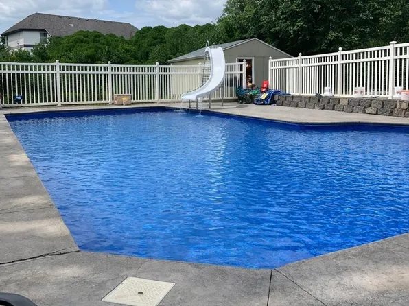 1215 Hacienda Ln, Lawrence, KS 66049