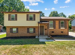 7100 Covecreek Dr, Charlotte, NC 28215