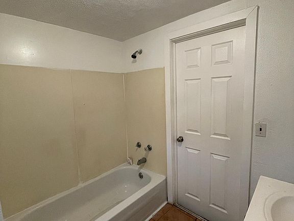 5th image of 104 Millicent Ave Floor 2