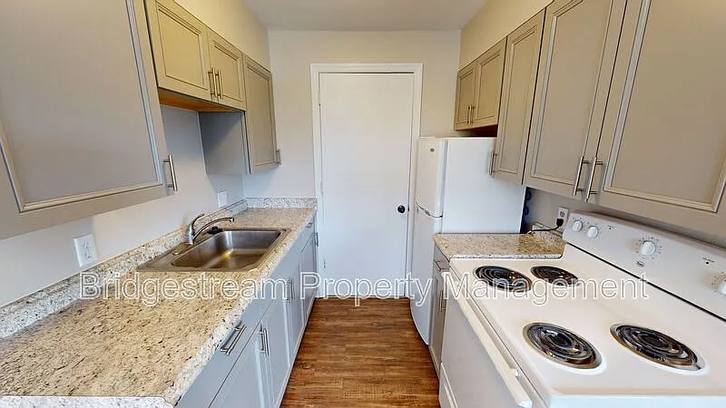 1 bed, 1.0 bath, $895 — Photo 3